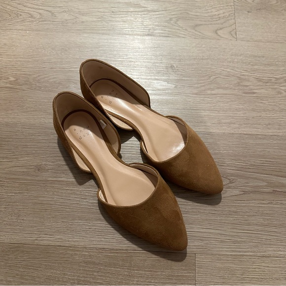 Pointed Toe Flats - Picture 2 of 5